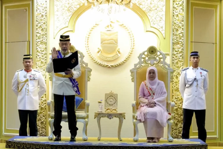 Tun Juhar angkat sumpah kali keempat Yang di-Pertua Negeri Sabah