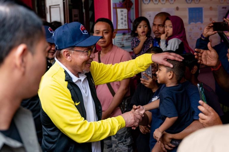 PMX janji skim gaji jadi keutamaan, puji penjawat awam urus banjir