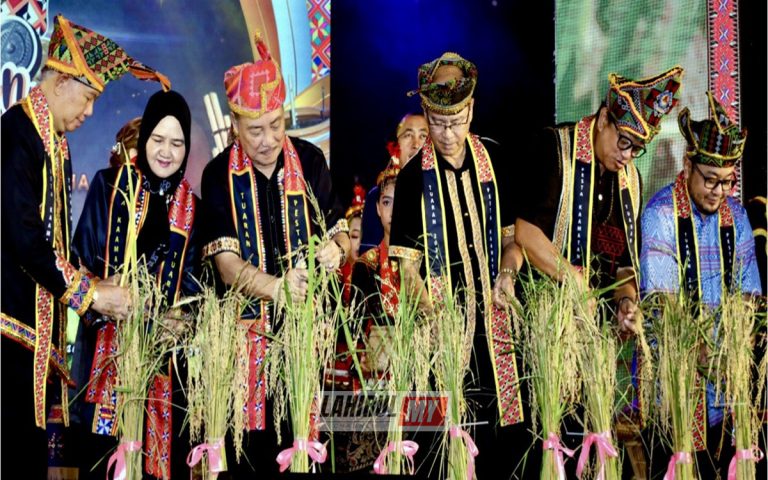Pesta Kaamatan platform terbaik pupuk perpaduan