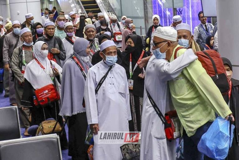 Kumpulan pertama jemaah haji Malaysia tiba di tanah air
