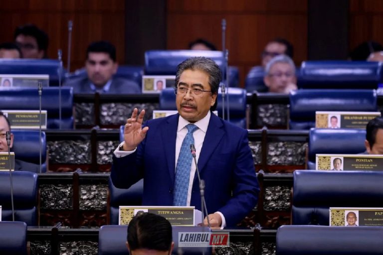 Kerajaan akan beri insentif kepada penternak ayam yang guna sisa sawit – Johari