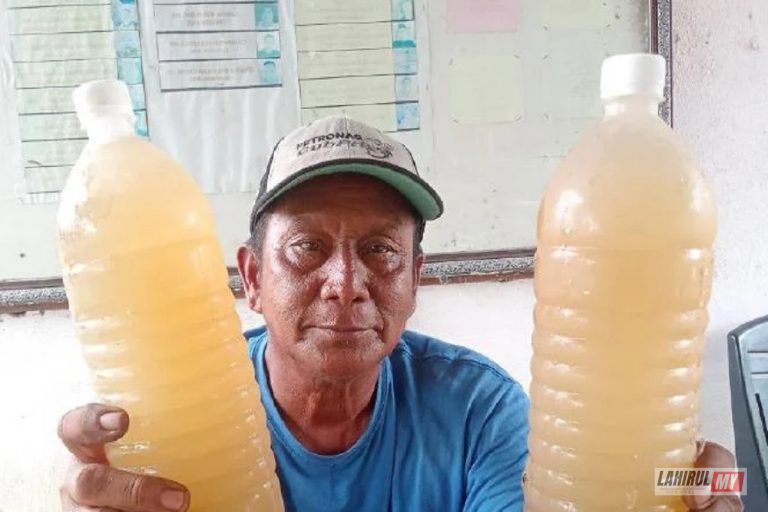 Air nira pilihan masyarakat setempat sebagai minuman berbuka puasa